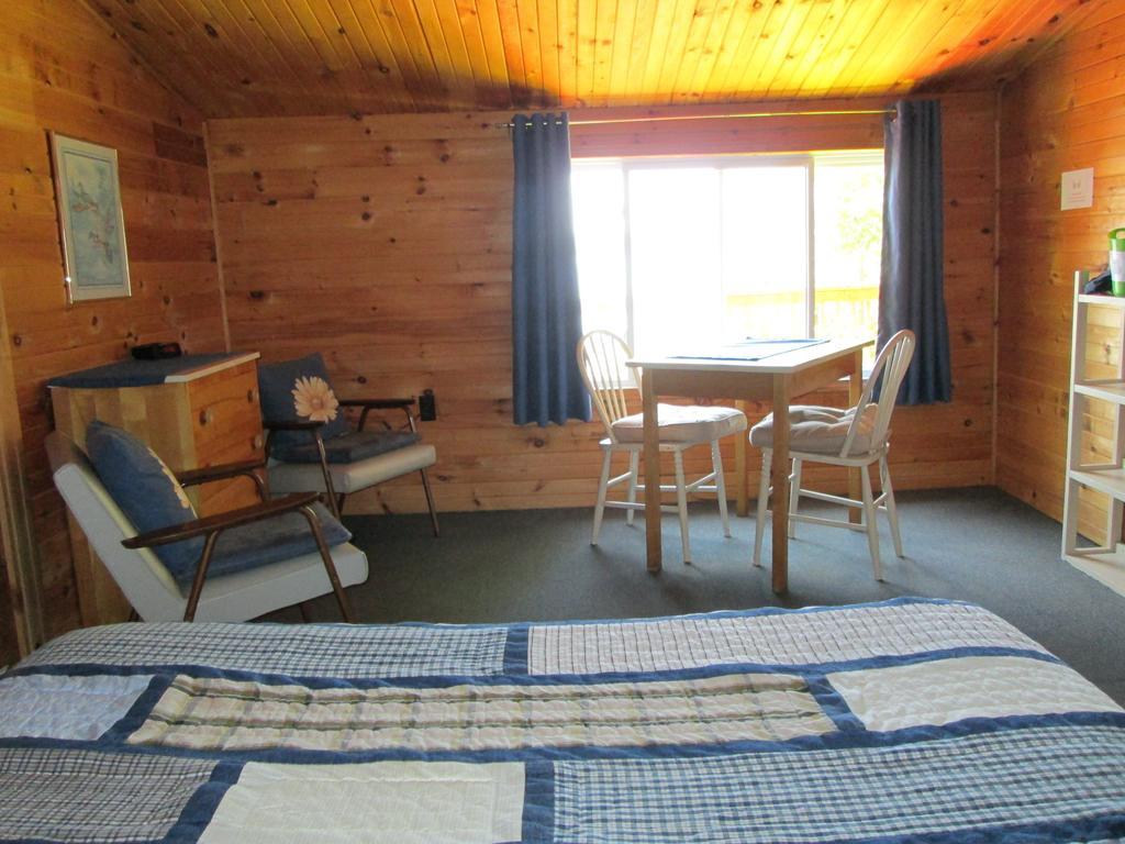 Red Lodge Resort Little Current Room photo