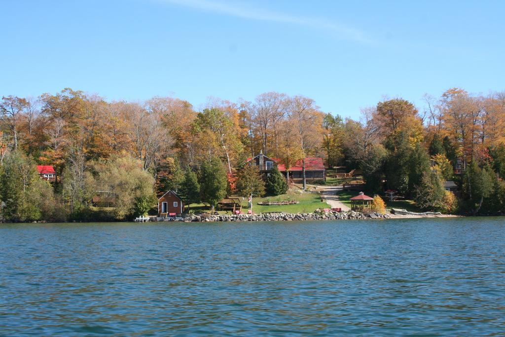 Red Lodge Resort Little Current Exterior photo